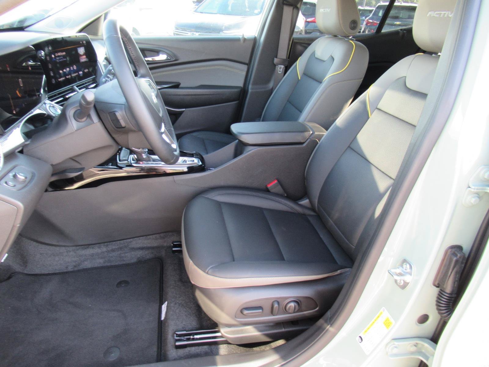 Used 2025 Chevrolet Trax ACTIV w/ Sunroof Package FWD image 19