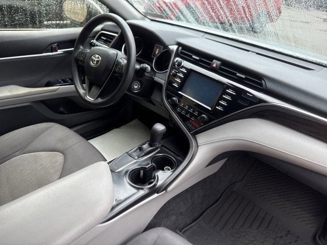 Used 2018 Toyota Camry LE image 14