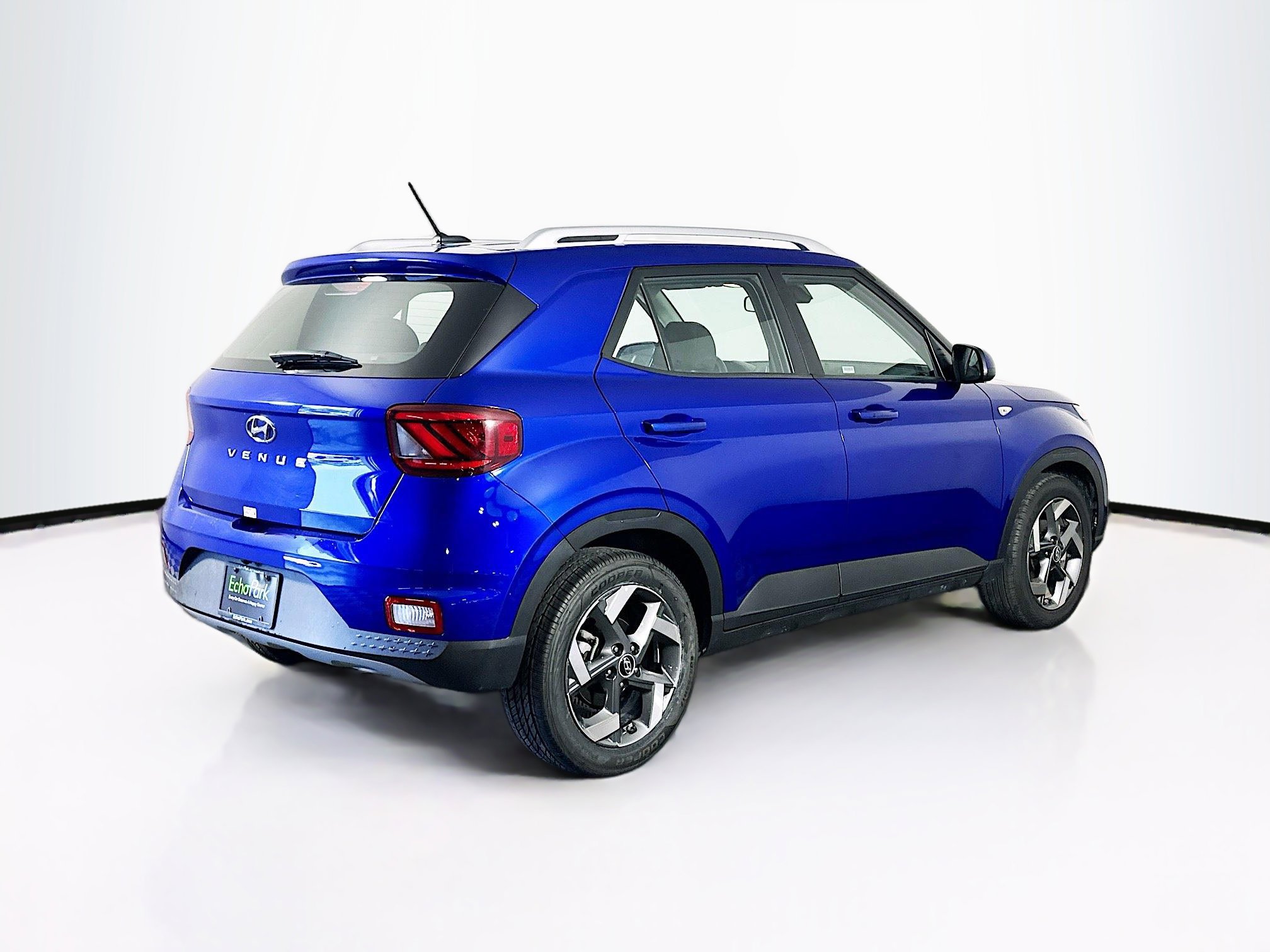 Used 2025 Hyundai Venue SEL FWD image 9