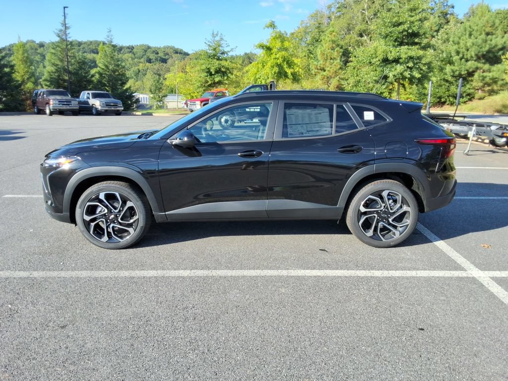 New 2026 Chevrolet Trax RS w/ Sunroof Package FWD image 8