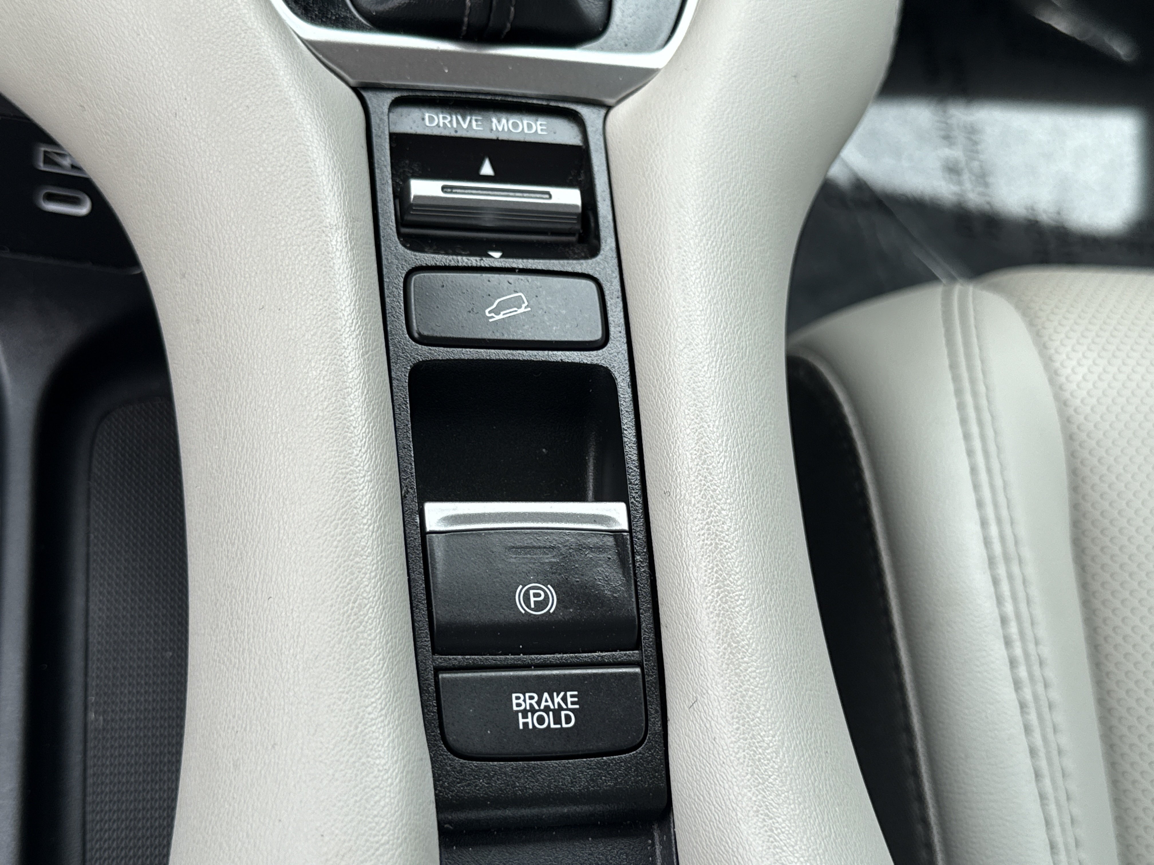 Certified 2025 Honda HR-V EX-L image 31