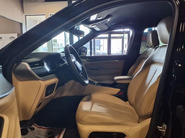 Used 2024 Jeep Grand Cherokee L Limited AWD/4WD image 17