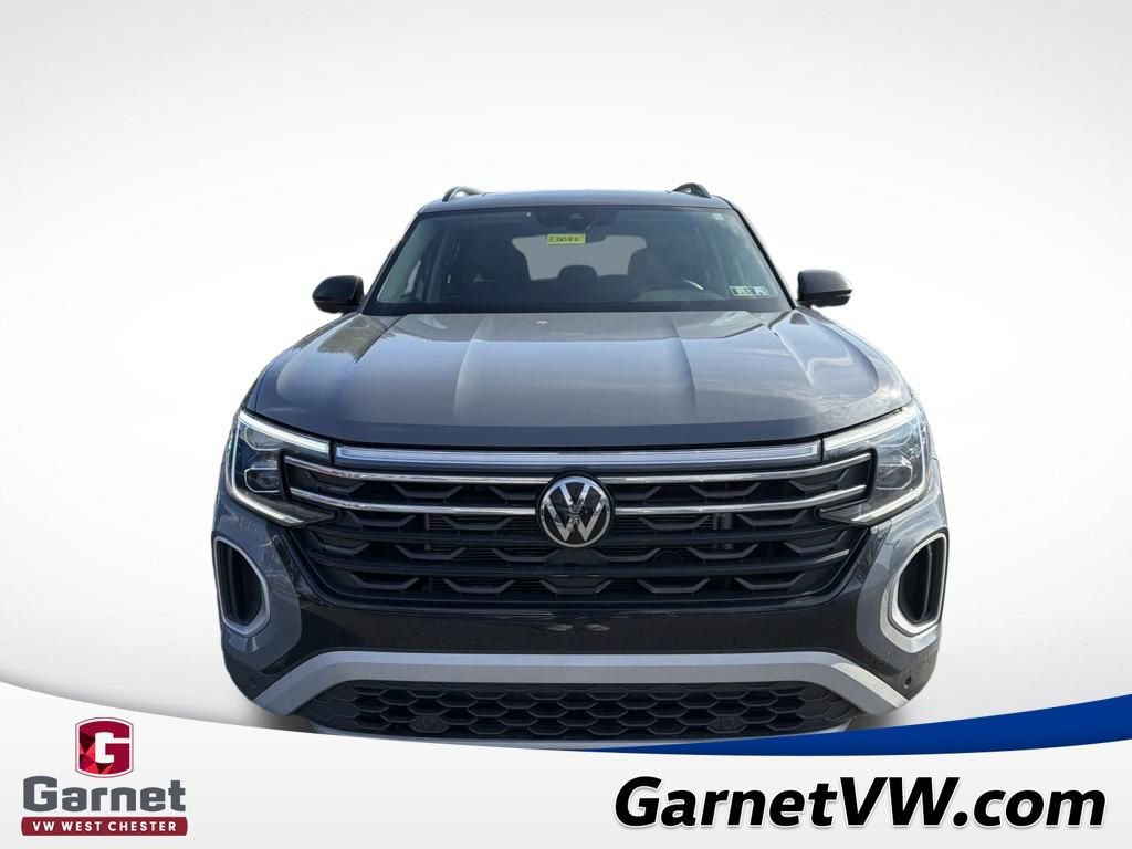 Used 2024 Volkswagen Atlas Peak Edition SE image 9