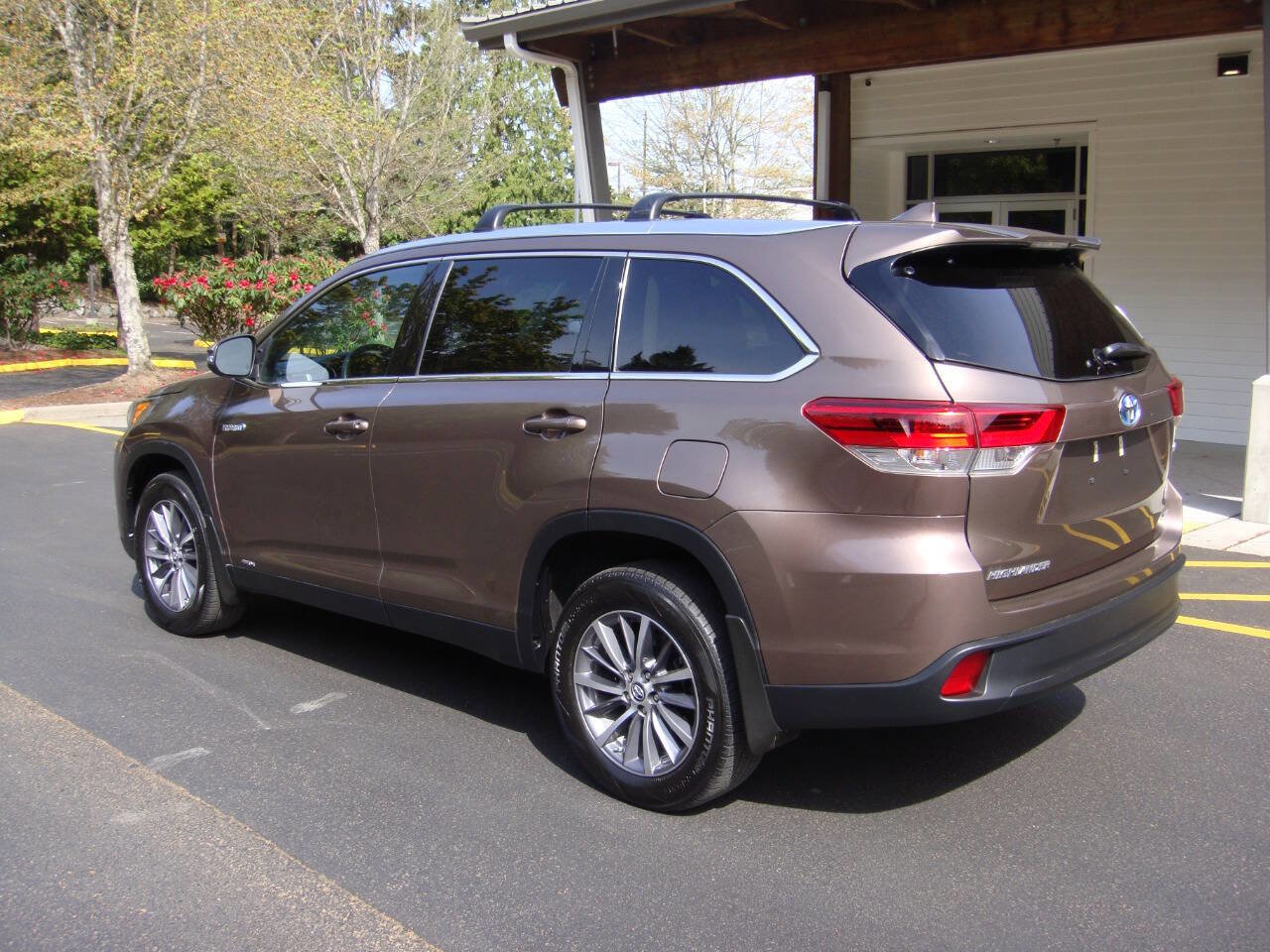 Used 2019 Toyota Highlander XLE AWD/4WD image 9