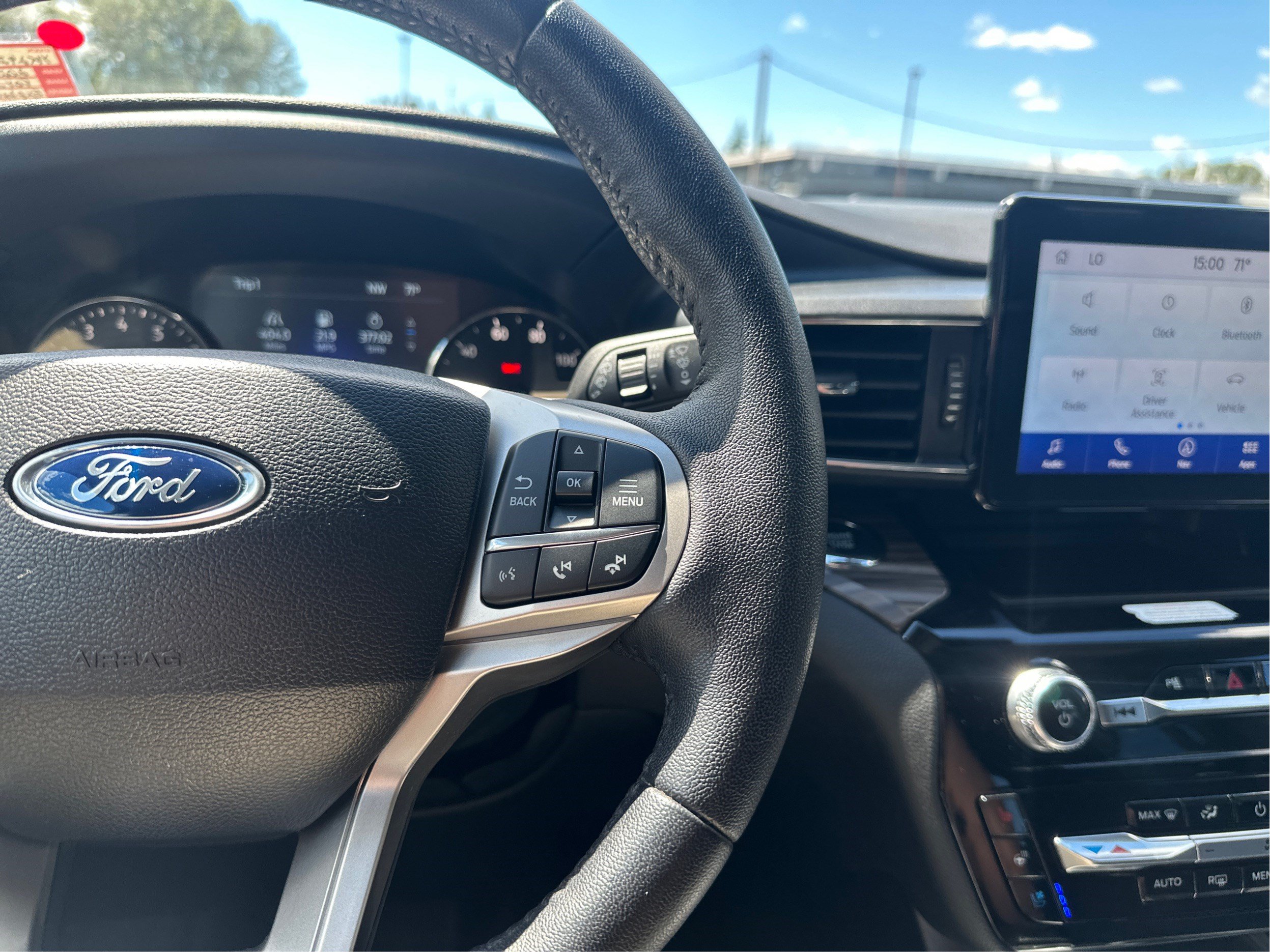 Used 2024 Ford Explorer Limited AWD/4WD image 33