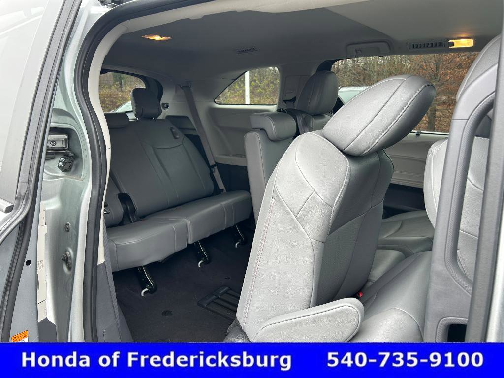 Used 2024 Toyota Sienna XLE image 36