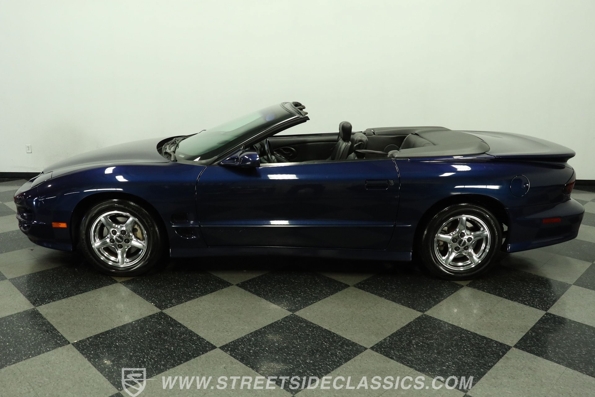 Used 2001 Pontiac Firebird Trans Am RWD image 2