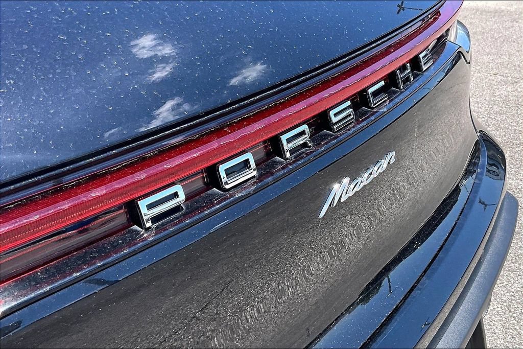 Used 2025 Porsche Macan AWD/4WD image 26