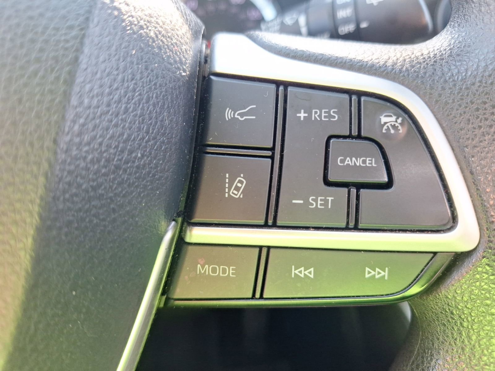 Used 2022 Toyota Highlander L image 18