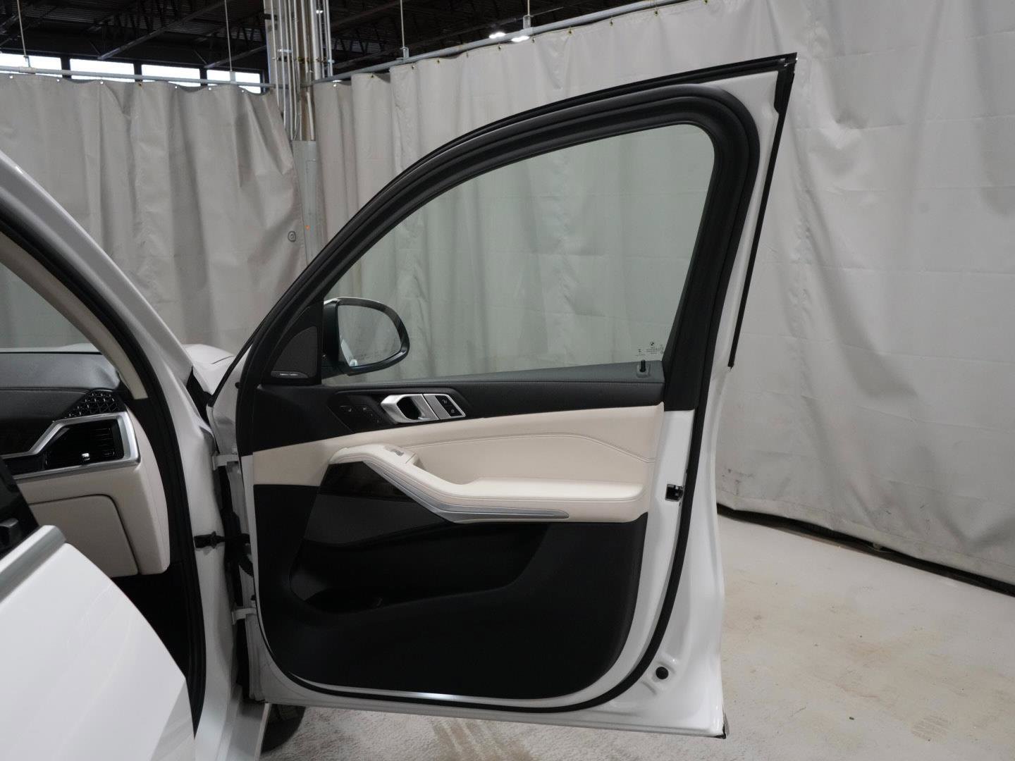 Certified 2024 BMW X7 xDrive40i w/ Executive Package image 35