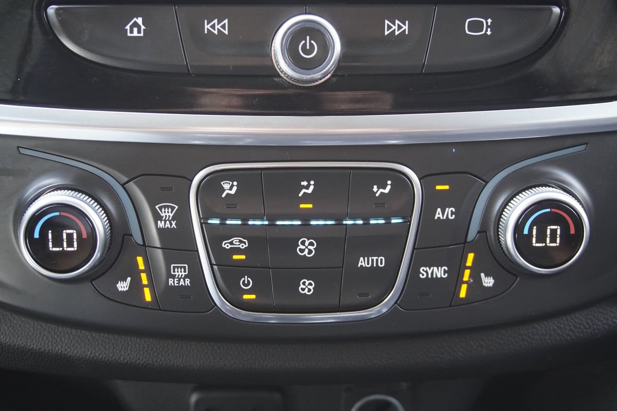 Used 2019 Chevrolet Traverse LT w/ LT Premium Package AWD/4WD image 22
