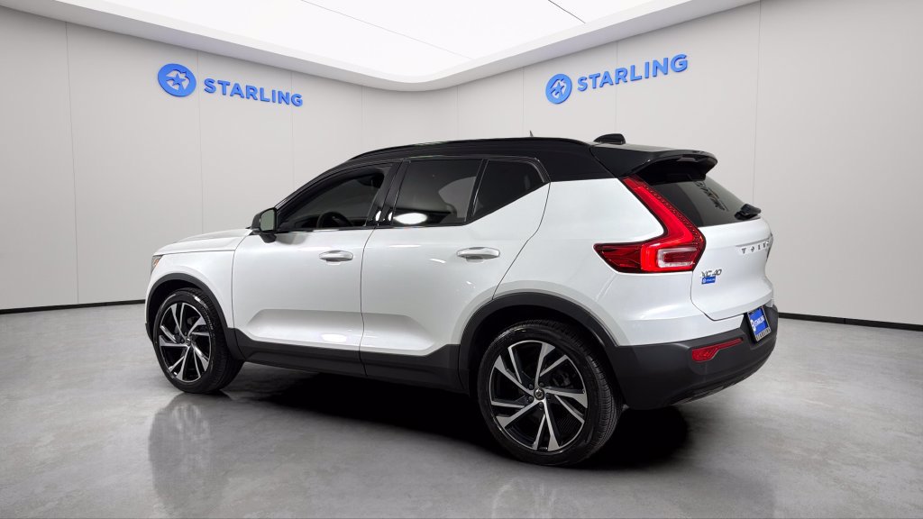 Used 2021 Volvo XC40 T4 R-Design w/ Advanced Package FWD image 4