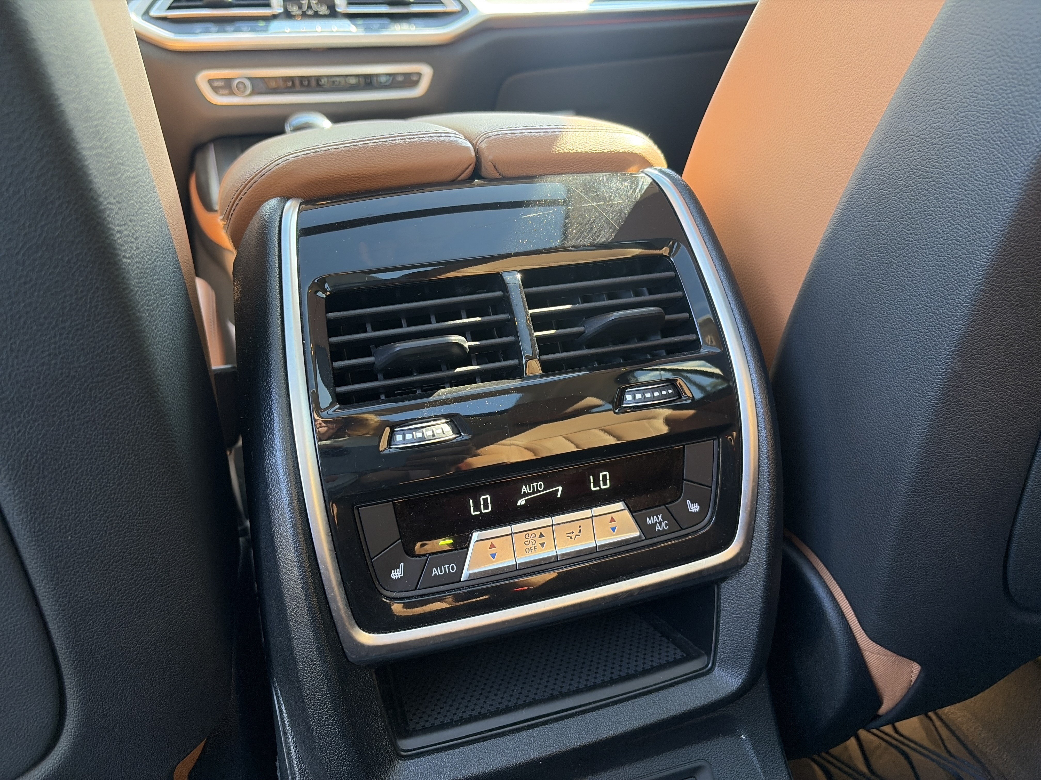 Used 2022 BMW X7 xDrive40i w/ Premium Package AWD/4WD image 28