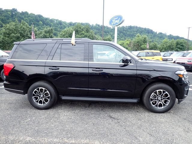 Used 2024 Ford Expedition XLT AWD/4WD image 9