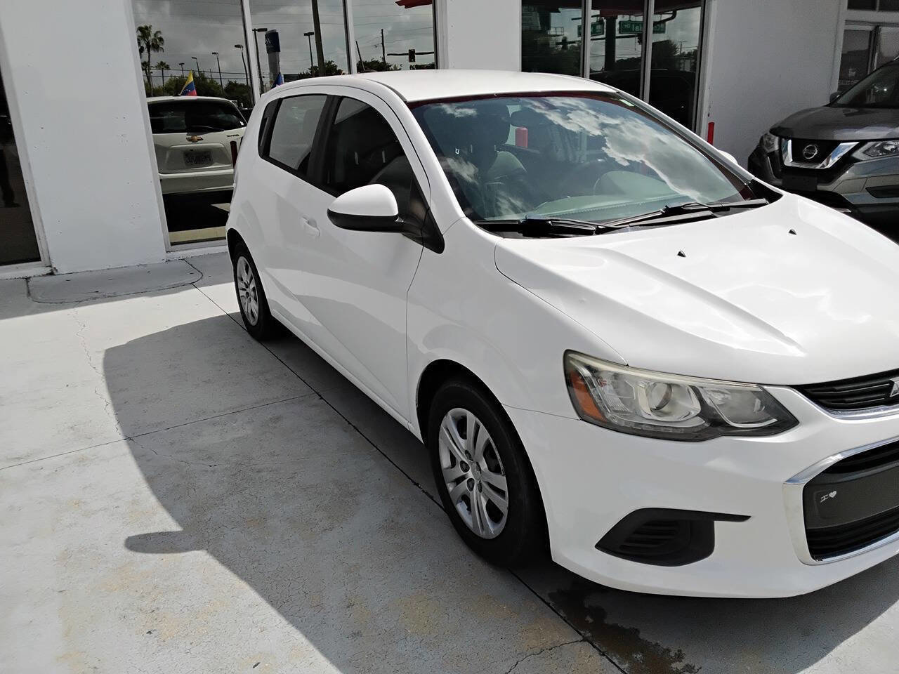 Used 2017 Chevrolet Sonic LT image 3