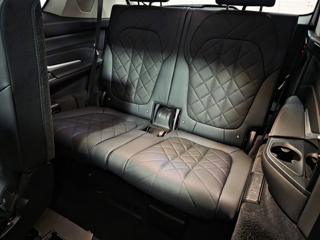 Used 2025 BMW X7 xDrive40i w/ Premium Package image 19