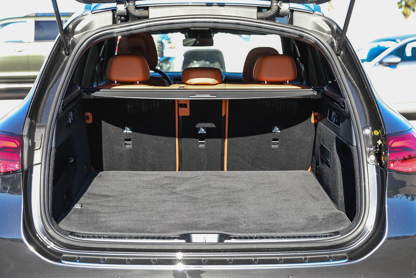 Used 2025 Mercedes-Benz GLC 300 4MATIC image 25