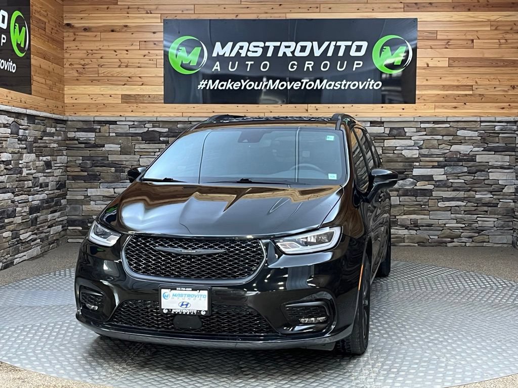 Used 2022 Chrysler Pacifica Touring-L w/ S Appearance Package AWD/4WD video 2