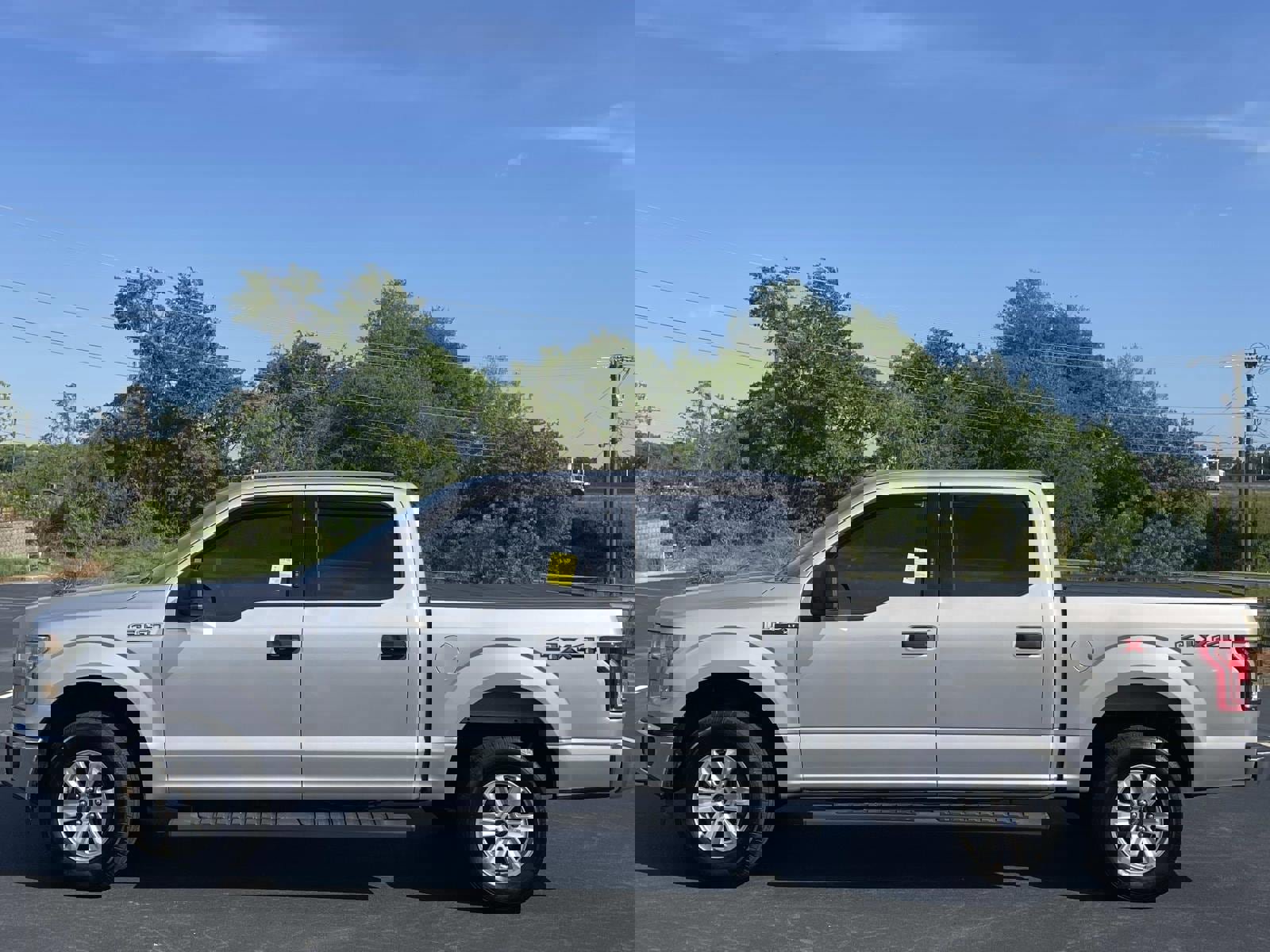 Used 2015 Ford F150 XLT image 4