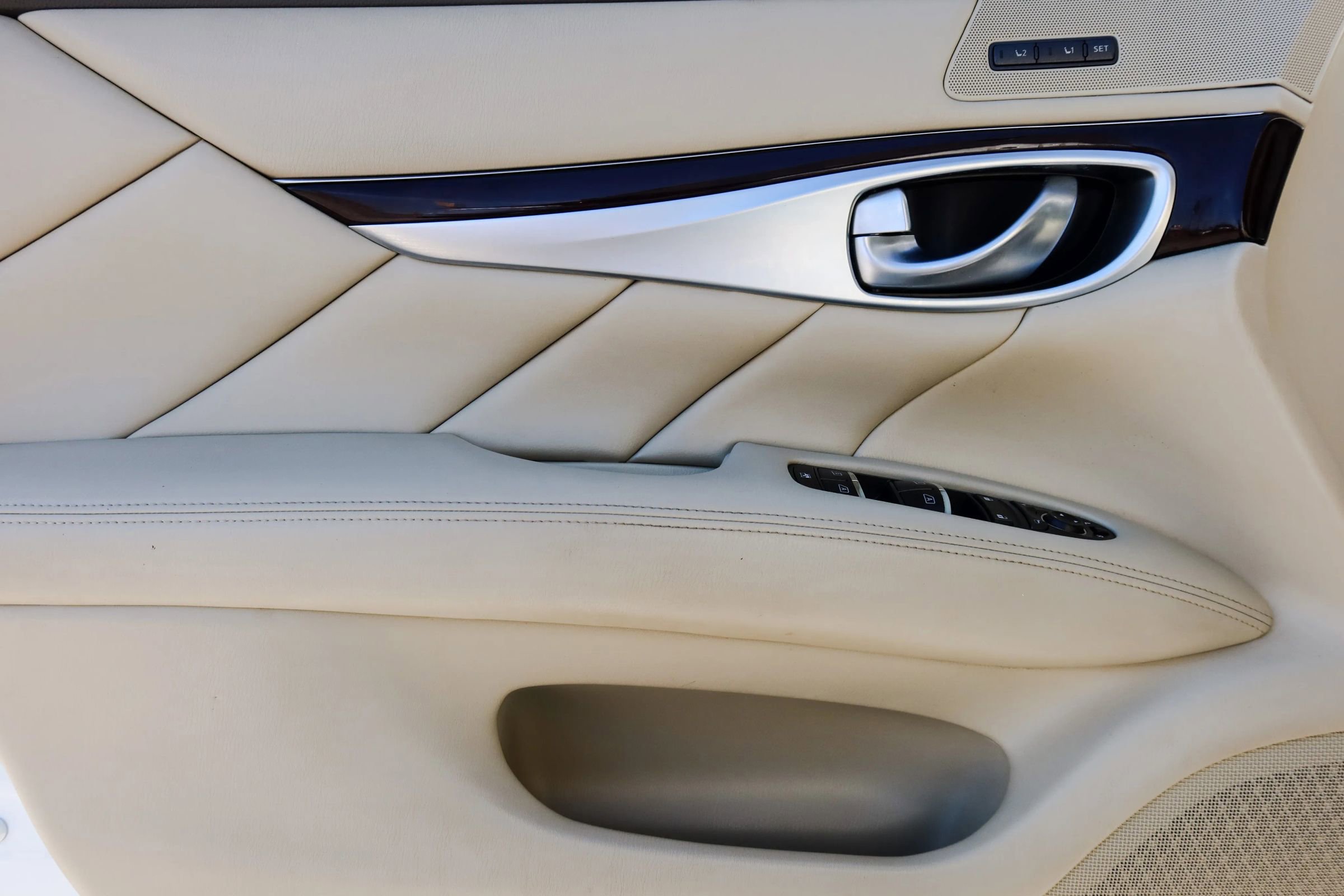 Used 2015 INFINITI Q70 3.7 image 10