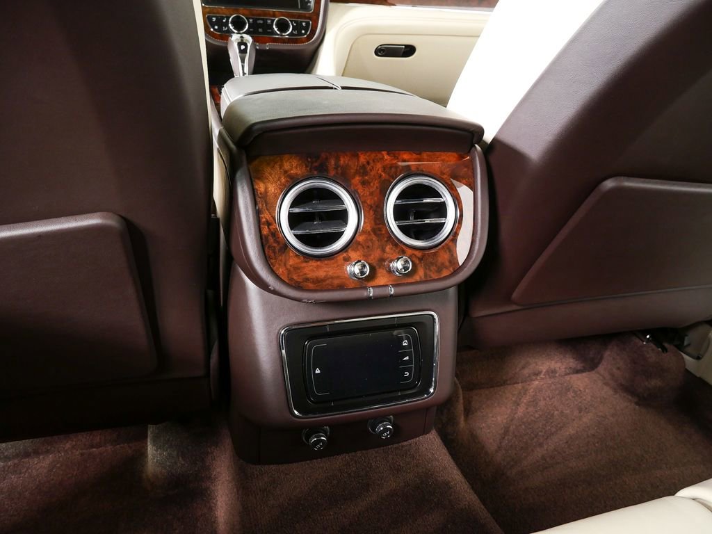 Used 2017 Bentley Bentayga image 21