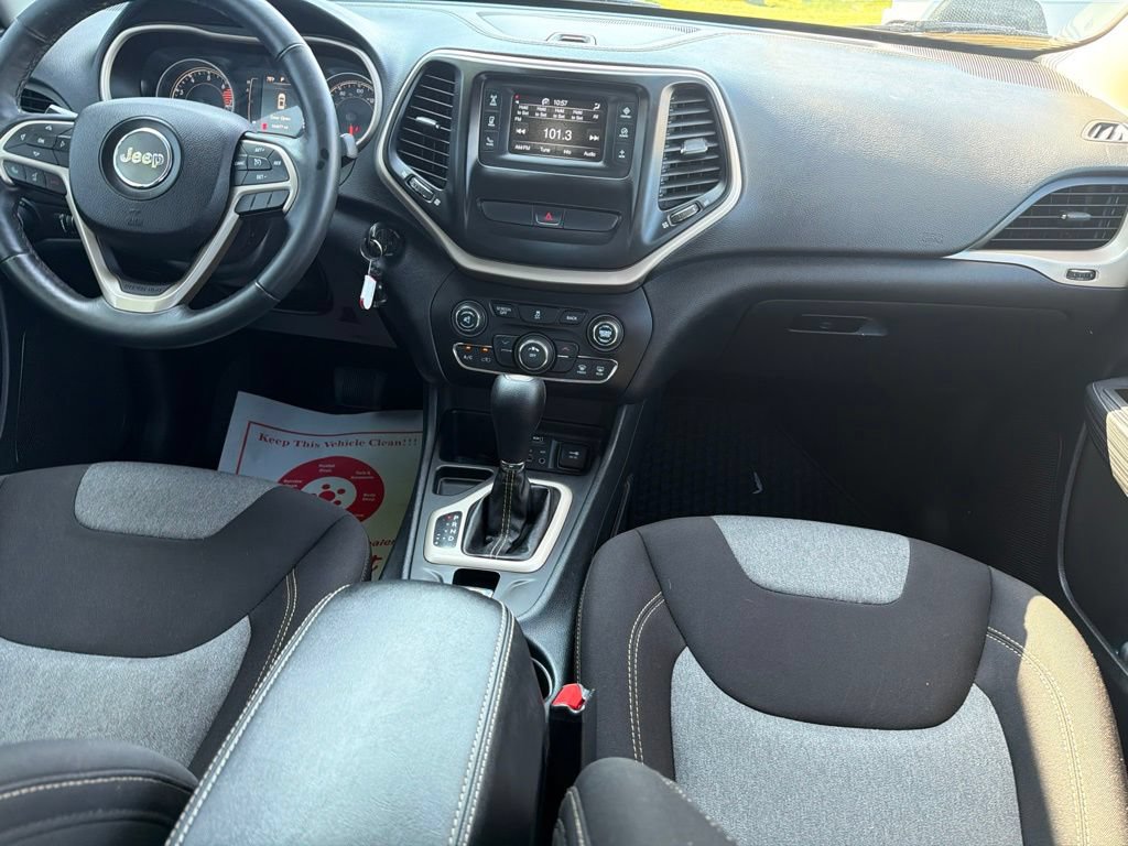 Used 2016 Jeep Cherokee Sport w/ Cold Weather Group FWD image 8