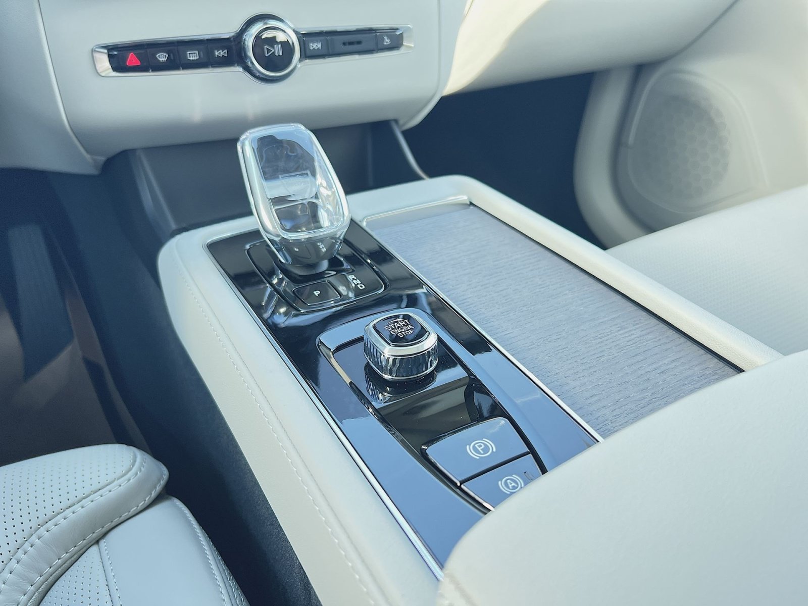 New 2026 Volvo XC90 B6 Ultra w/ Lounge Package AWD/4WD image 30