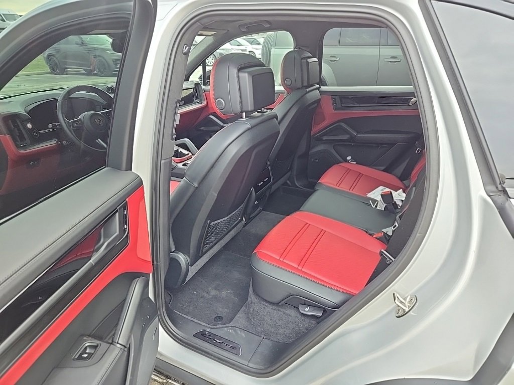 Used 2025 Porsche Cayenne GTS image 17