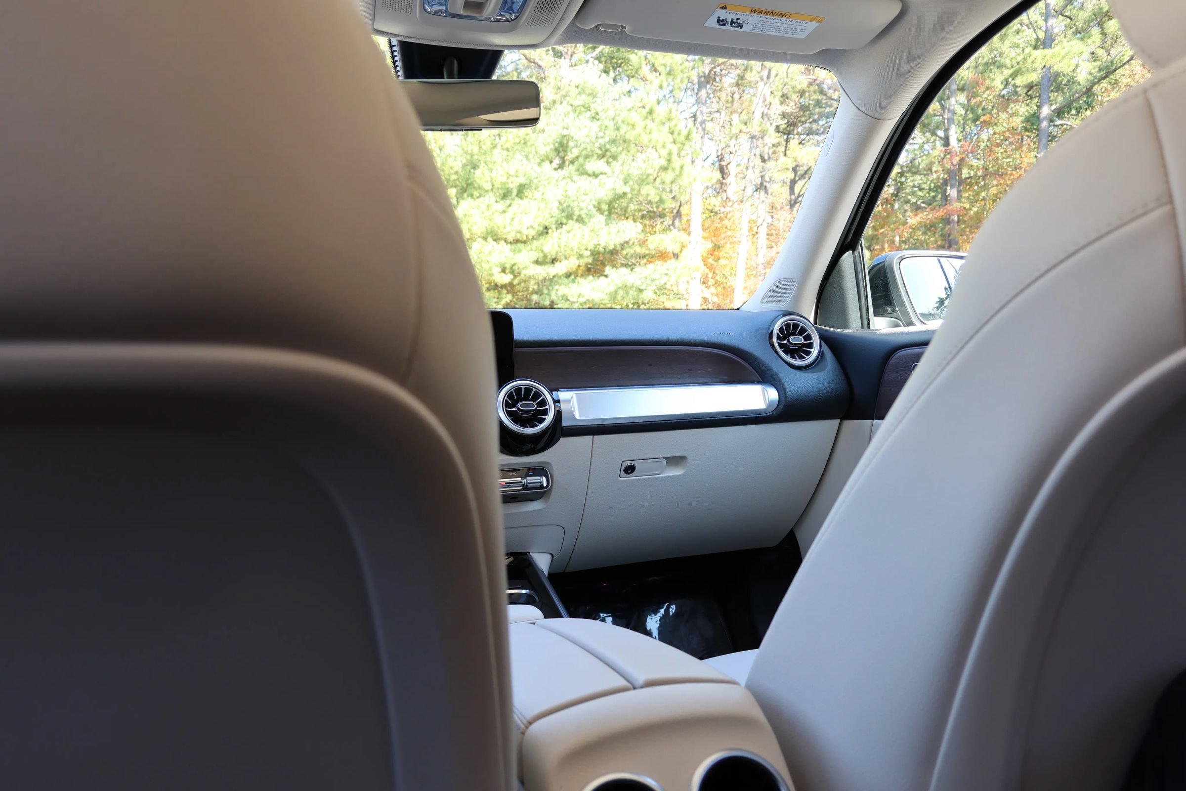 Used 2023 Mercedes-Benz GLB 250 4MATIC w/ Premium Package image 40