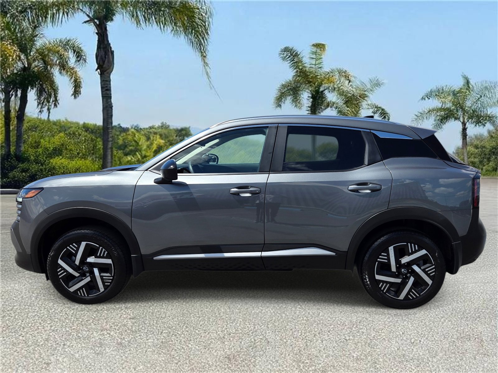 Used 2026 Nissan Kicks SV FWD image 2