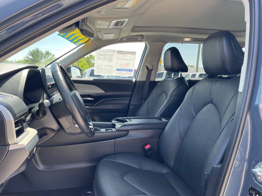 Used 2024 Toyota Grand Highlander Limited image 10