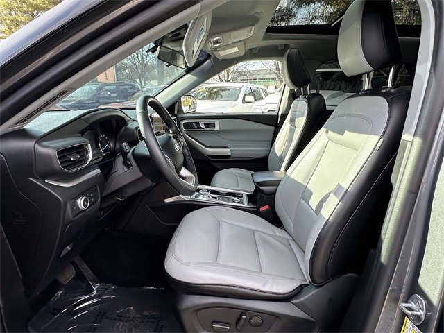 Used 2021 Ford Explorer XLT w/ Equipment Group 202A image 17