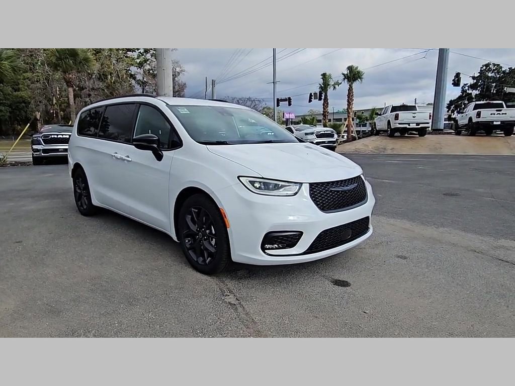 New 2026 Chrysler Pacifica Select w/ S Appearance Package FWD image 37