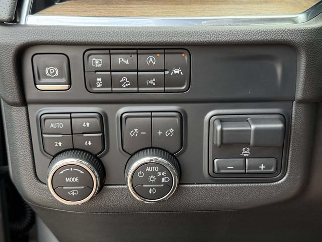 Certified 2025 Chevrolet Tahoe High Country AWD/4WD image 23