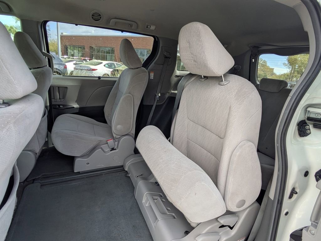 Used 2016 Toyota Sienna LE image 15