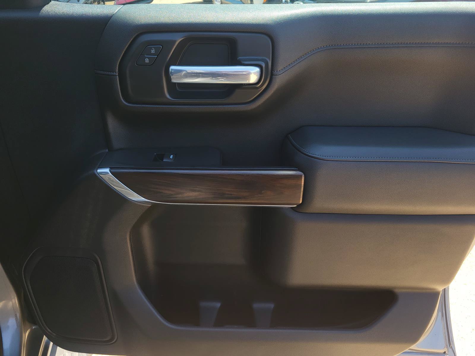 Used 2021 GMC Sierra 1500 SLT RWD image 9