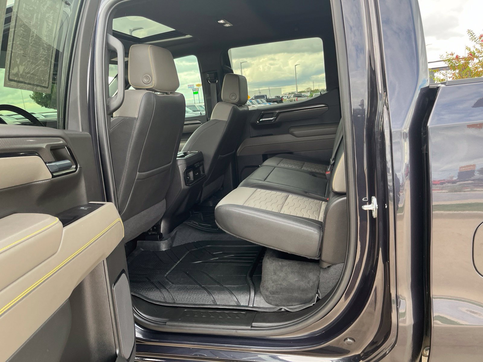 Used 2023 Chevrolet Silverado 1500 ZR2 w/ Technology Package AWD/4WD image 24