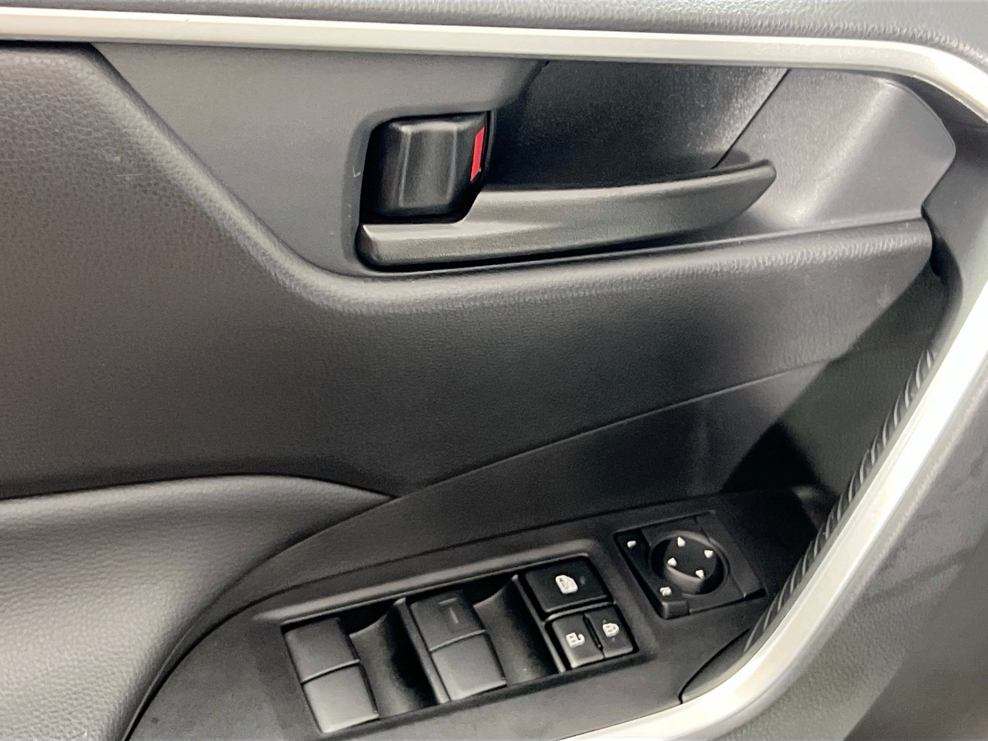 Used 2025 Toyota RAV4 LE FWD image 16