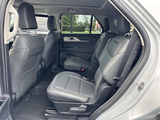 Used 2025 Ford Explorer Active w/ Active Comfort Package AWD/4WD image 9