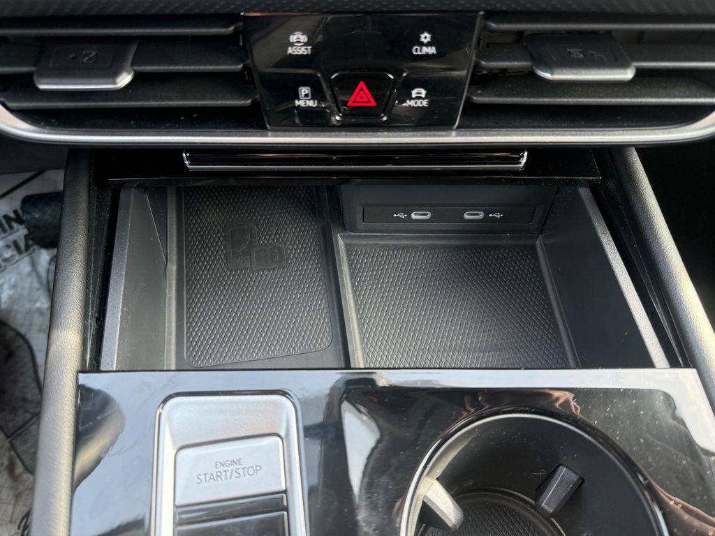 Used 2024 Volkswagen Atlas SE image 25