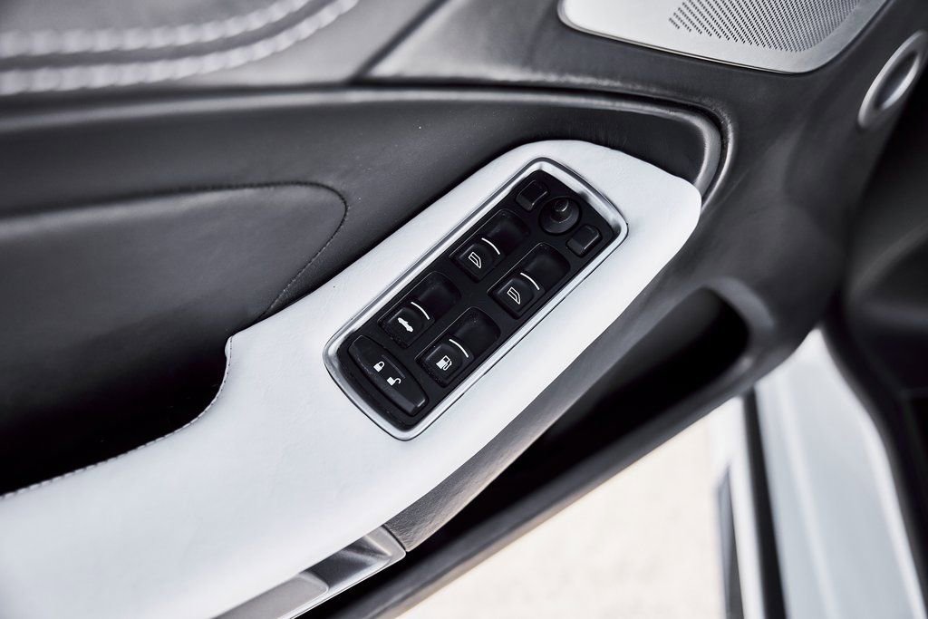 Used 2017 Aston Martin Vanquish S image 39