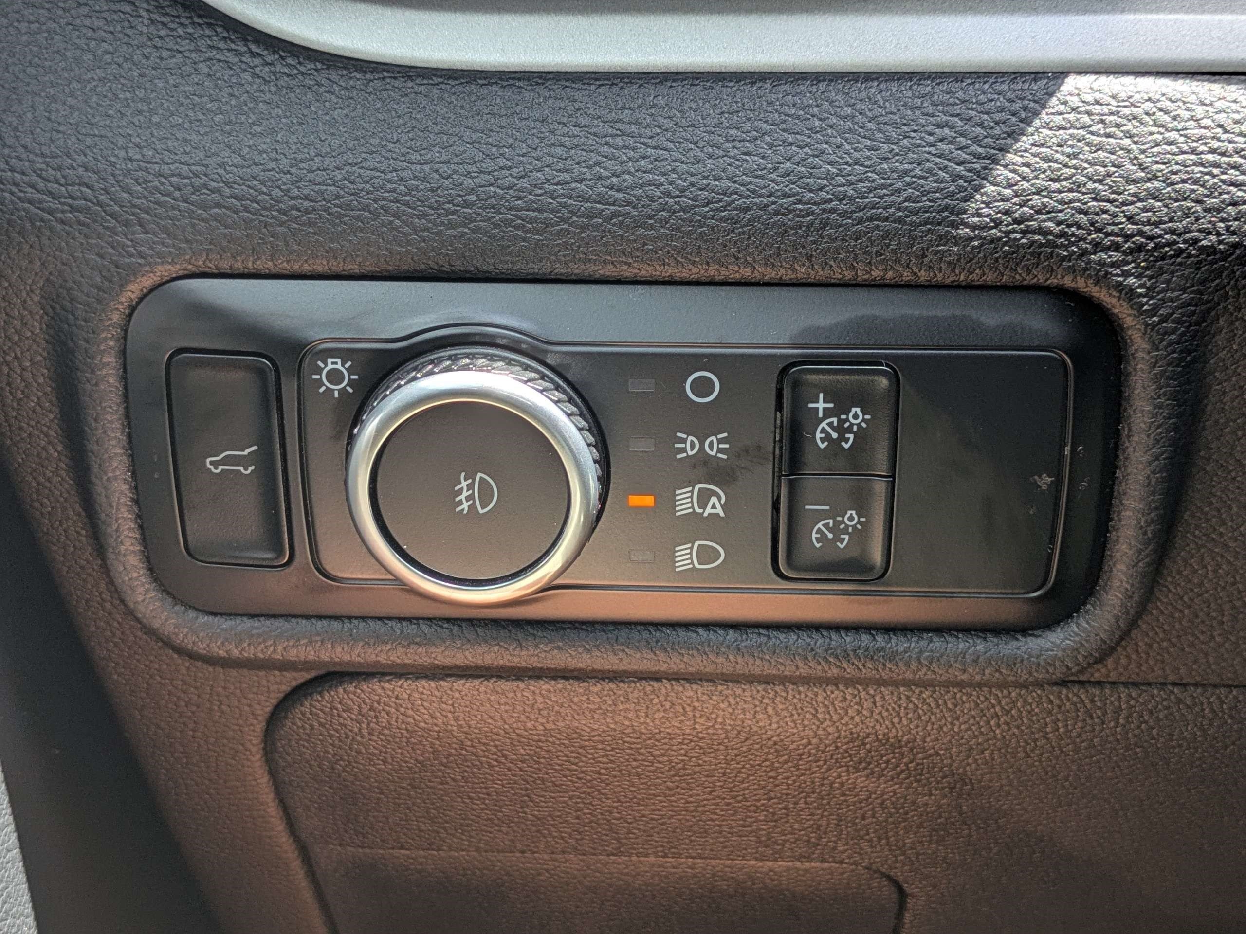 Used 2023 Ford Explorer XLT w/ Equipment Group 202A RWD image 23