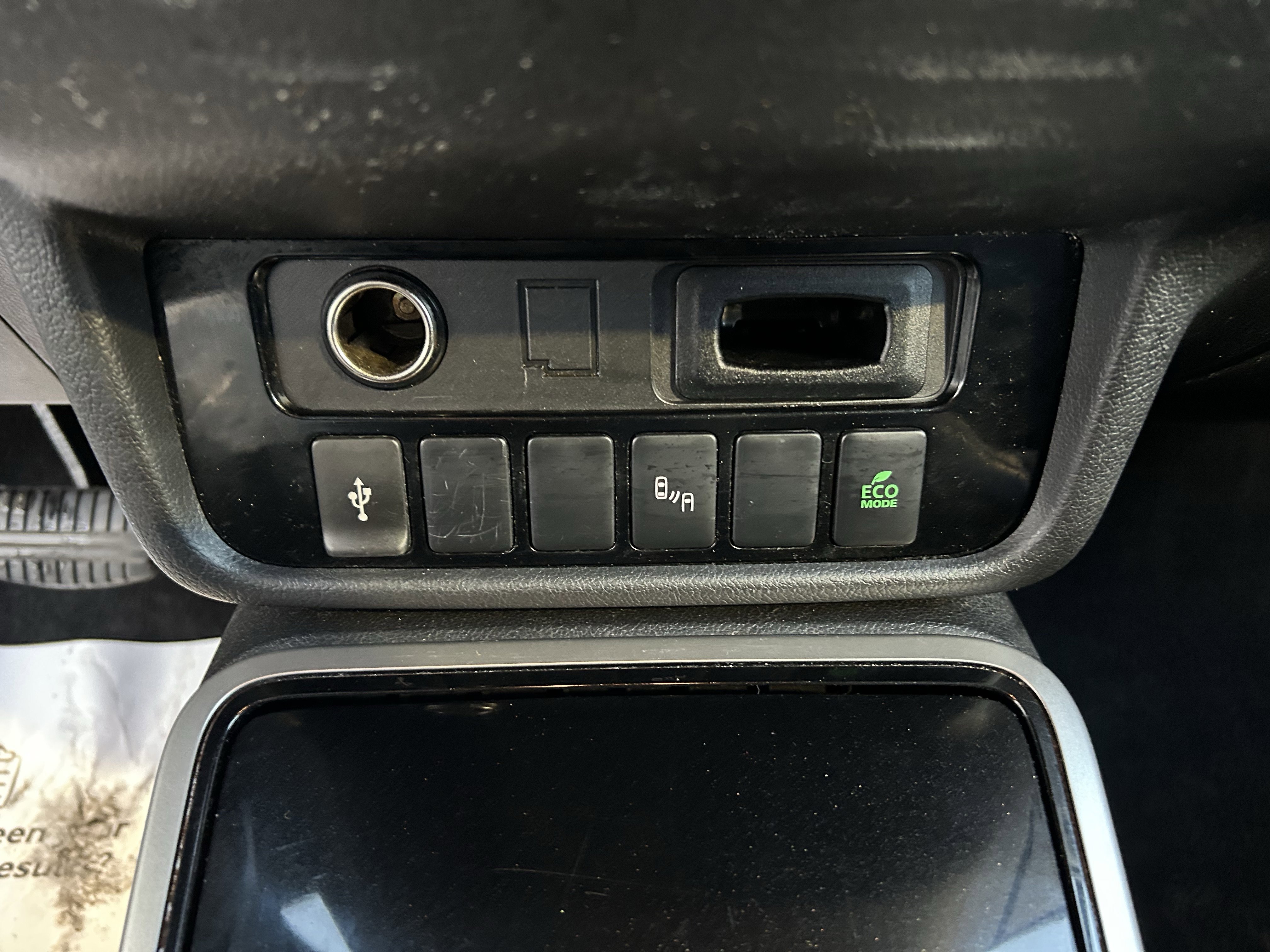 Used 2020 Mitsubishi Outlander LE image 28