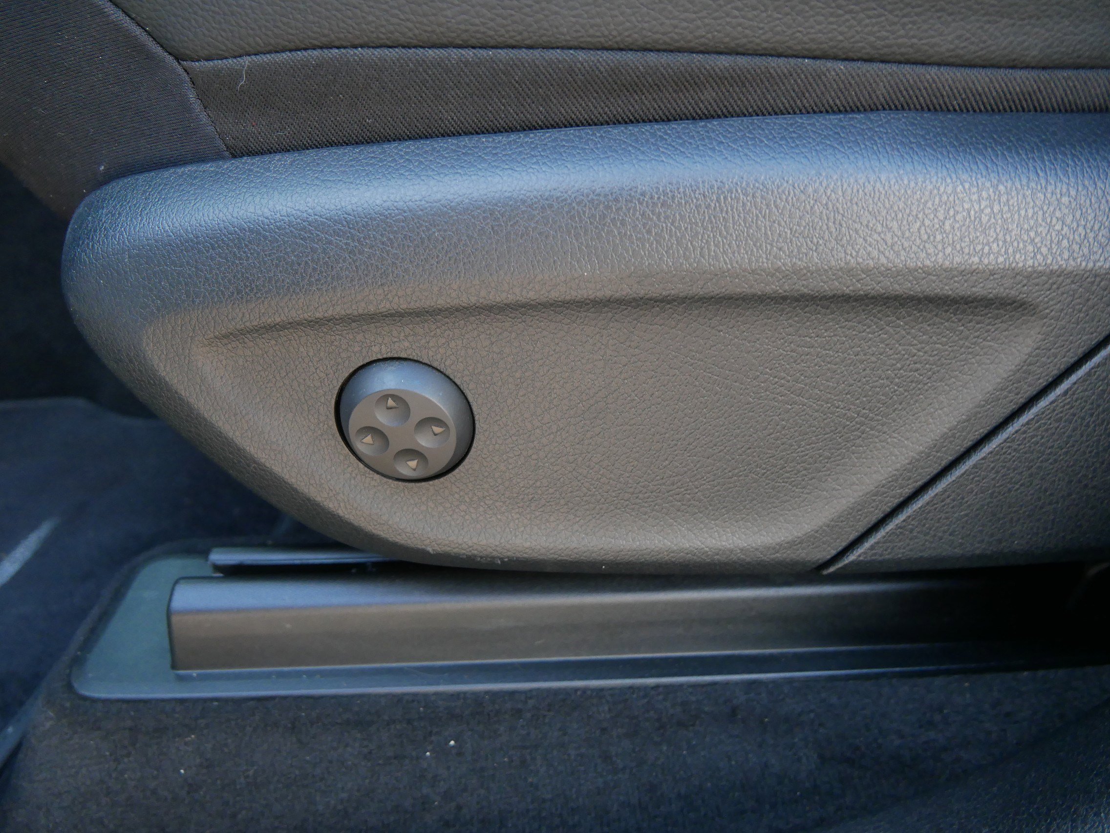 Used 2020 Mercedes-Benz GLE 350 4MATIC image 25