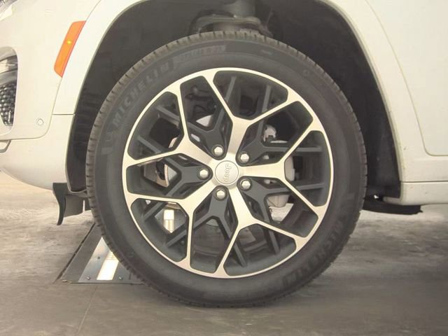 Used 2022 Jeep Grand Cherokee Summit AWD/4WD image 14