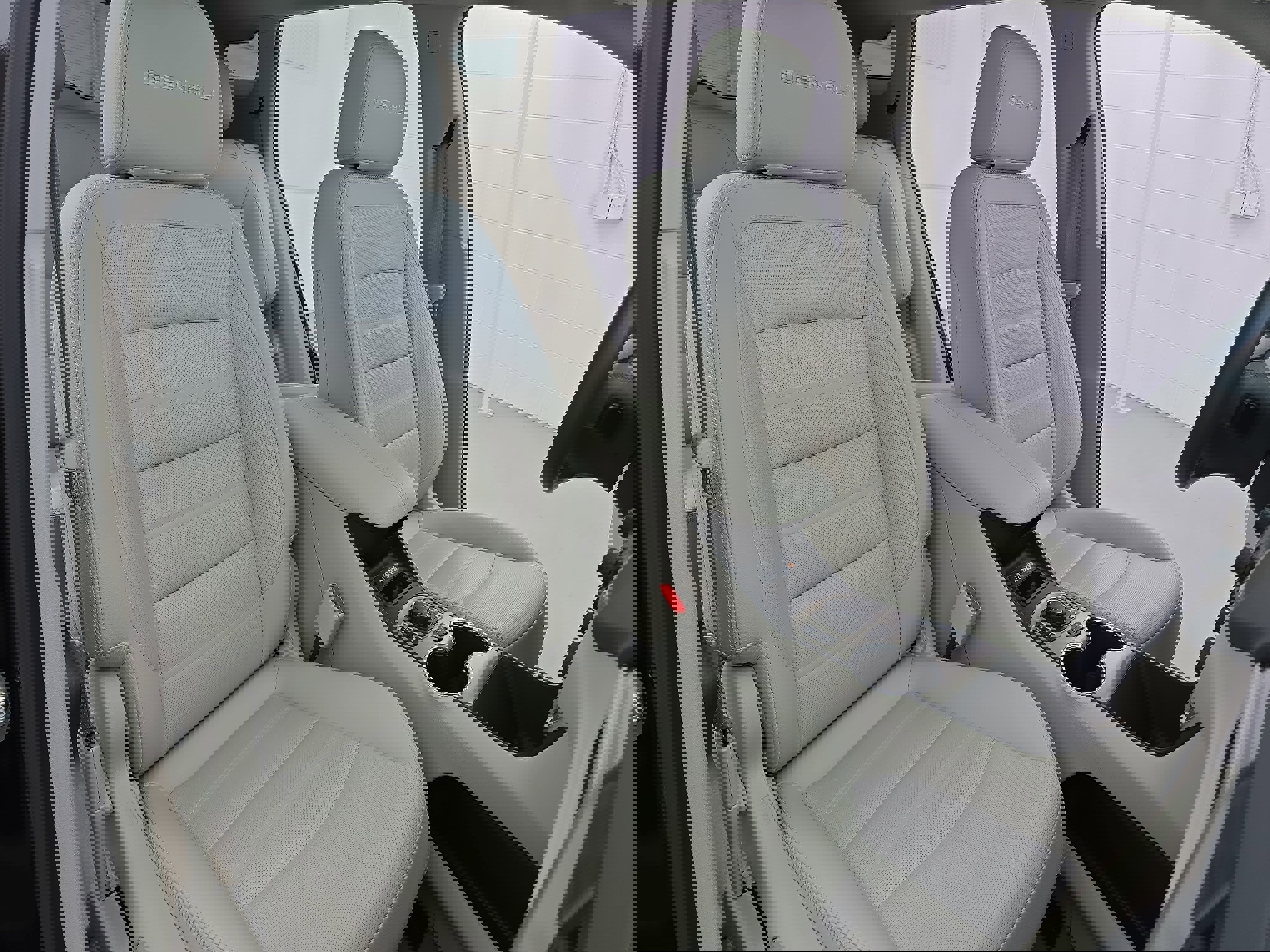 Used 2024 GMC Terrain Denali w/ Denali Premium Package image 10