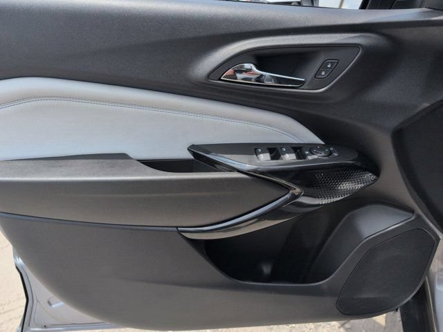 Used 2025 Chevrolet Trax LT w/ LT Convenience Package FWD image 11