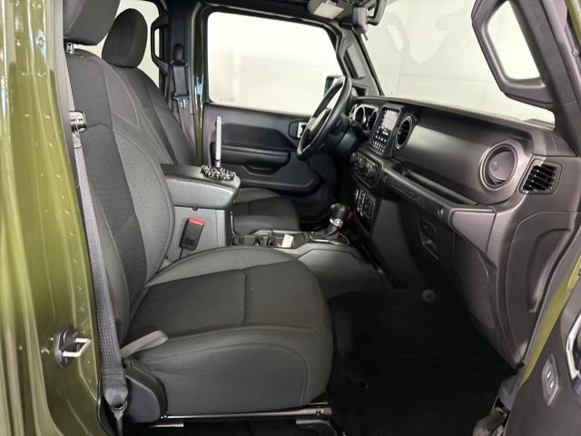 Used 2023 Jeep Wrangler Unlimited w/ Sun & Screen Package image 28