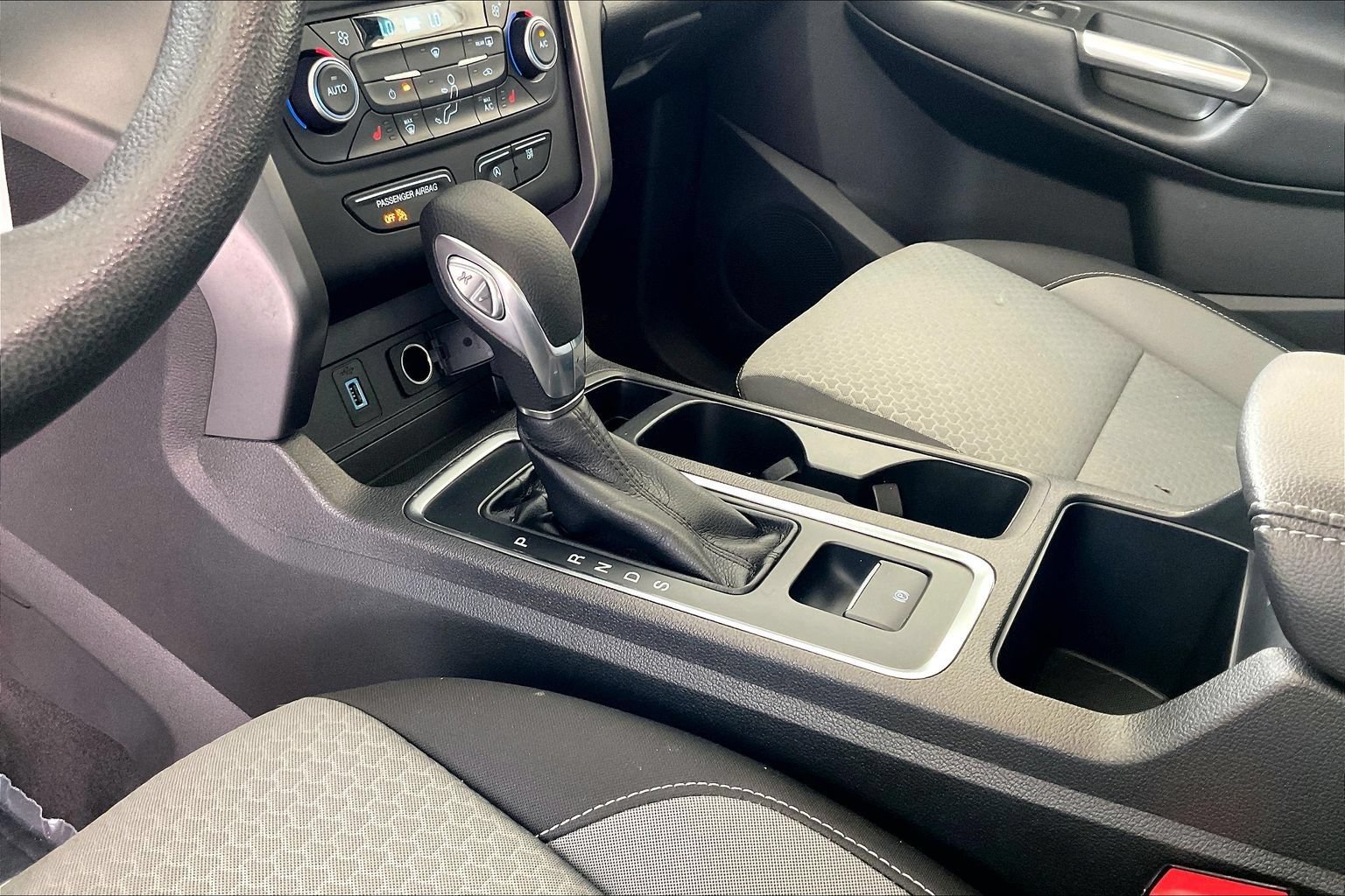 Used 2018 Ford Escape SE w/ SE Sync 3 Package AWD/4WD image 16