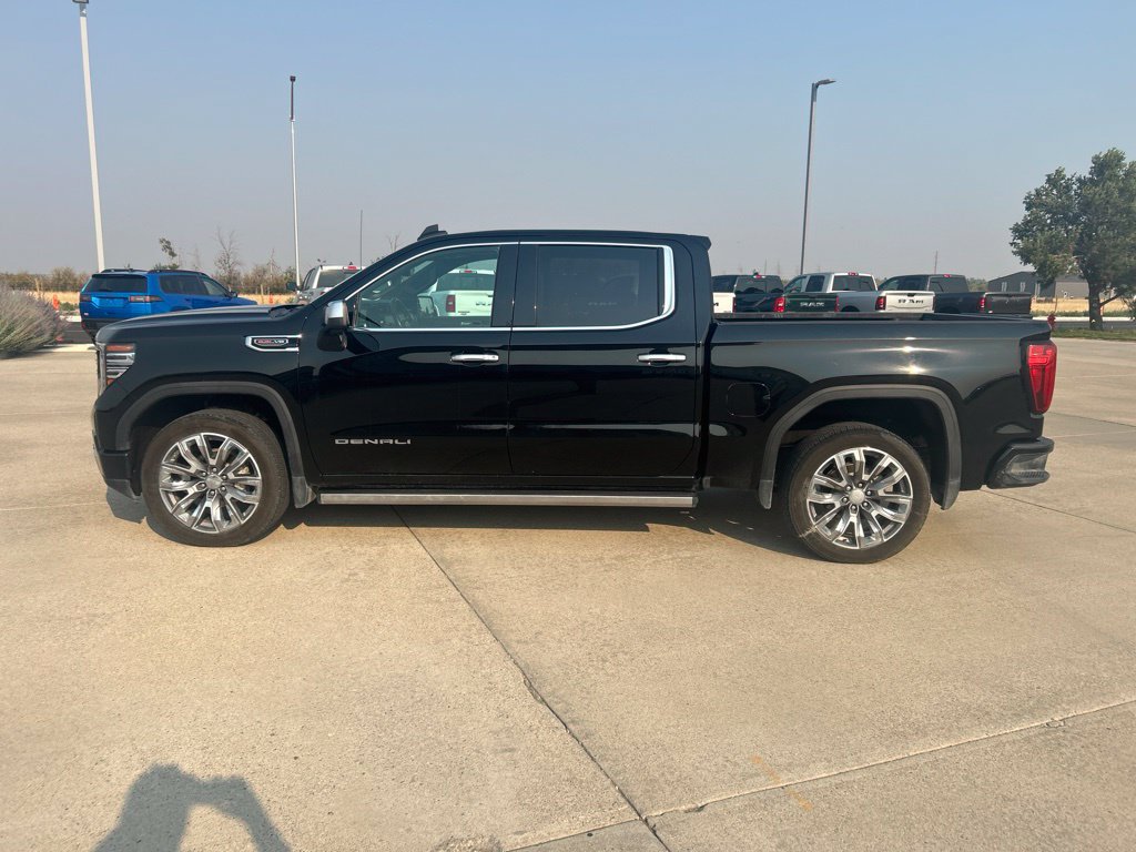 Used 2023 GMC Sierra 1500 Denali w/ Denali Reserve Package AWD/4WD image 2